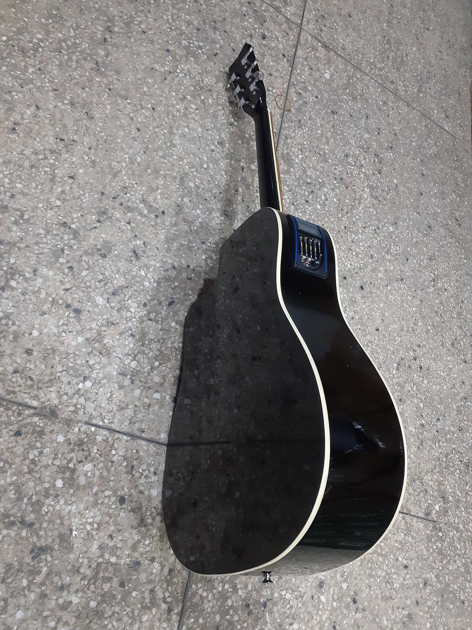 Acoustic Guitar - Image 4